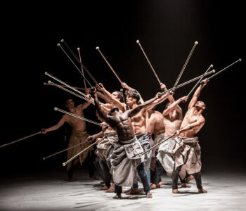 groupe de danseur contemporain sur scene